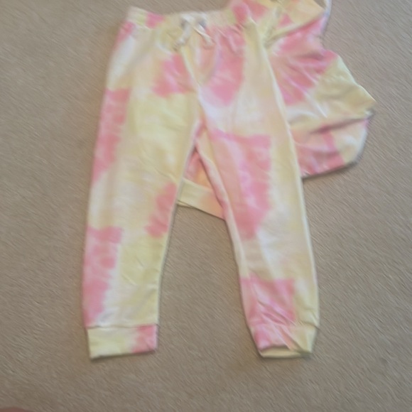 Girl’s 2 Piece Set - Picture 3 of 3